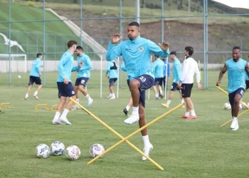 Alanyaspor ikinci etap kamp çalışmalarına Erzurum’da başladı