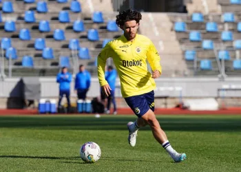 Fenerbahçe, taktik ve pas çalıştı