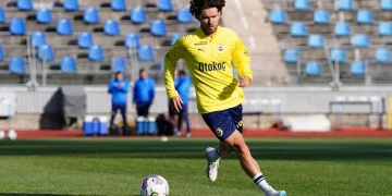 Fenerbahçe, taktik ve pas çalıştı