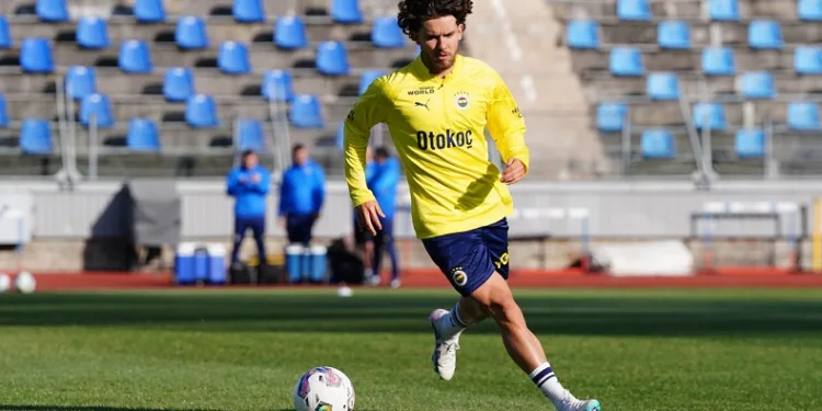 Fenerbahçe, taktik ve pas çalıştı