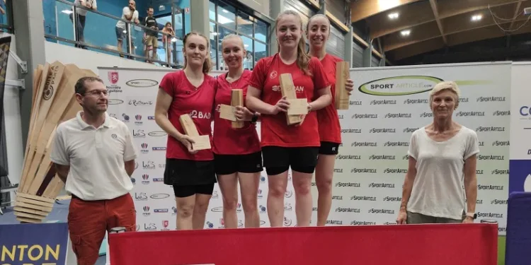 Badmintonda Fransa’dan şampiyonlukla döndüler