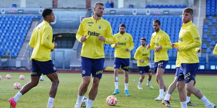 Fenerbahçe, yeni sezon hazırlıklarına devam etti