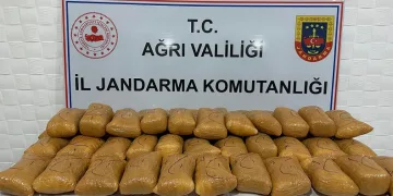 Kaçak göçmenler 58,5 kilo uyuşturucuyla yakalandı