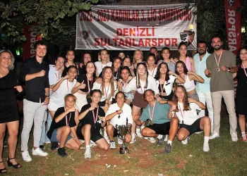 Denizli’nin Sultanları şampiyonluğu kutladı