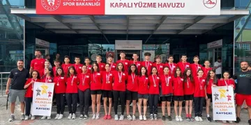 Kayserili yüzücüler finale yükseldi