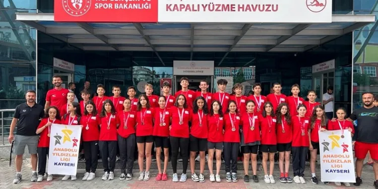Kayserili yüzücüler finale yükseldi