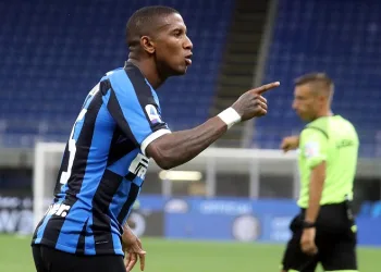 Everton, 38 yaşındaki Ashley Young’ı transfer etti