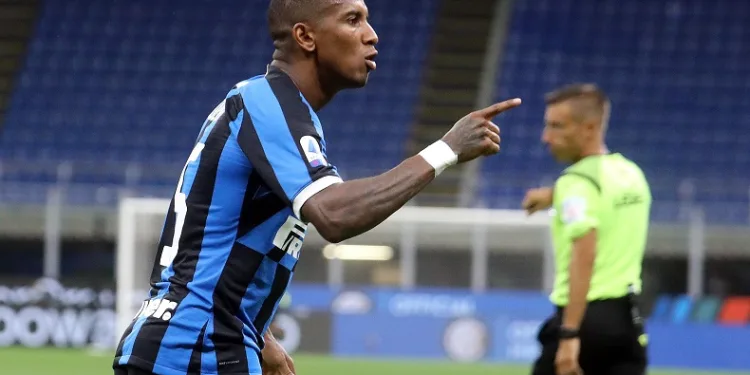 Everton, 38 yaşındaki Ashley Young’ı transfer etti