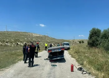 Kontrolden çıkan otomobil takla attı
