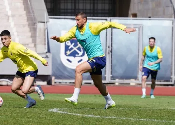 Fenerbahçe, dar alanda pas çalıştı