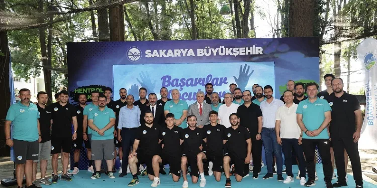 Sakarya Büyükşehir, hentbol takımını tanıttı
