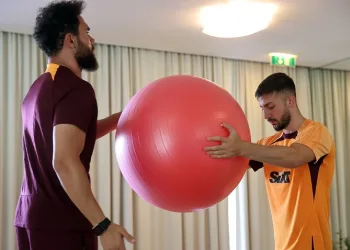 Galatasaray’ın yeni transferi Halil Dervişoğlu kampa katıldı