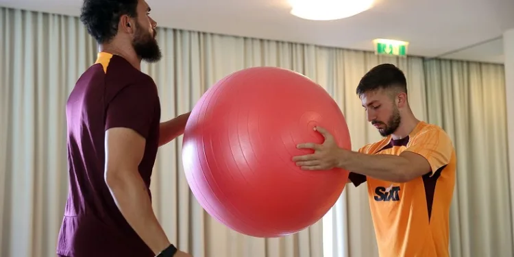 Galatasaray’ın yeni transferi Halil Dervişoğlu kampa katıldı