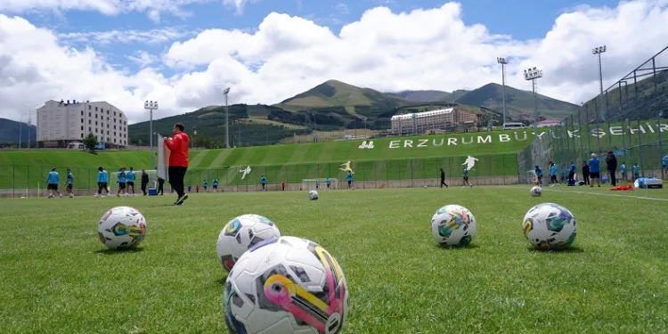 Palandöken, futbol takımlarının gözde kamp merkezi oldu