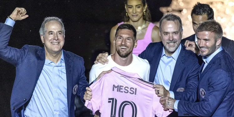 Inter Miami, Messi ve Busquets için imza töreni düzenledi