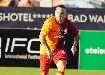 Galatasaray futbolcusu Angelino: “Taraftarımızla birlikte büyük başarılara imza atmak istiyoruz”
