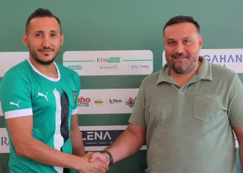Efeler 09 Spor, takım kaptanı Sabutay Alper Bayülken ile yeniden anlaştı