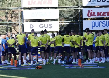 Fenerbahçe, yeni sezon hazırlıklarını sürdürüyor