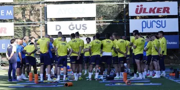 Fenerbahçe, yeni sezon hazırlıklarını sürdürüyor