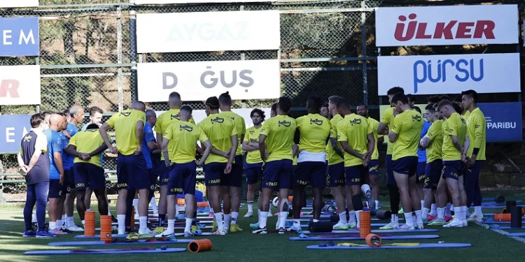Fenerbahçe, yeni sezon hazırlıklarını sürdürüyor