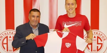 Antalyaspor, Adam Buksa’yı transfer etti