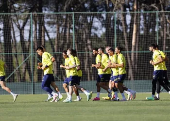 Fenerbahçe, yeni sezon hazırlıklarını sürdürdü