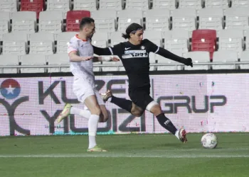 Altaylı Naderi ile İran takımları ilgileniyor