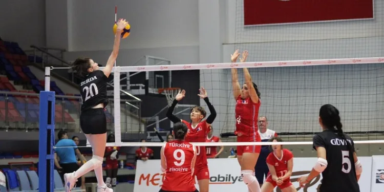 Türkiye İşitme Engelliler Voleybol Kadın Milli Takımı grup maçlarını lider olarak tamamladı