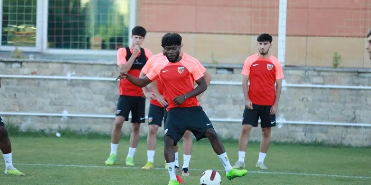 Joseph Attamah Kayserispor kampına katıldı