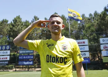 Sebastian Szymanski: “Fenerbahçe için en iyisini sergilemeye çalışan bir oyuncuyum”