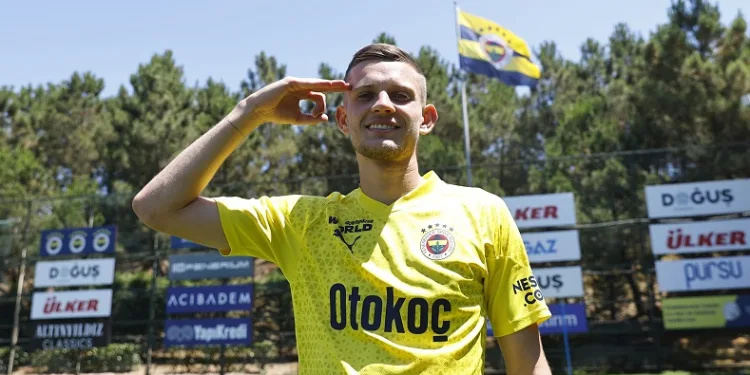 Sebastian Szymanski: “Fenerbahçe için en iyisini sergilemeye çalışan bir oyuncuyum”