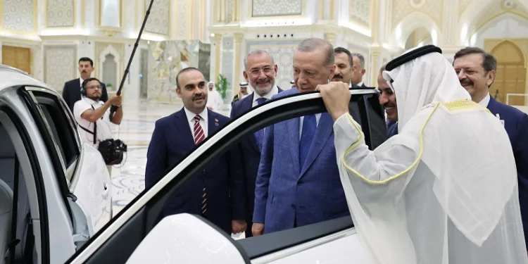 Cumhurbaşkanı Erdoğan, Al Nahyan’a TOGG hediye etti