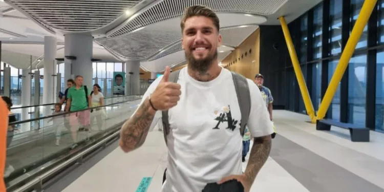 Beşiktaş’ın yeni transferi Lyanco, İstanbul’a geldi