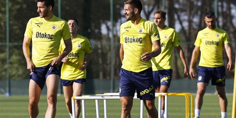 Fenerbahçe günü çift antrenmanla tamamladı
