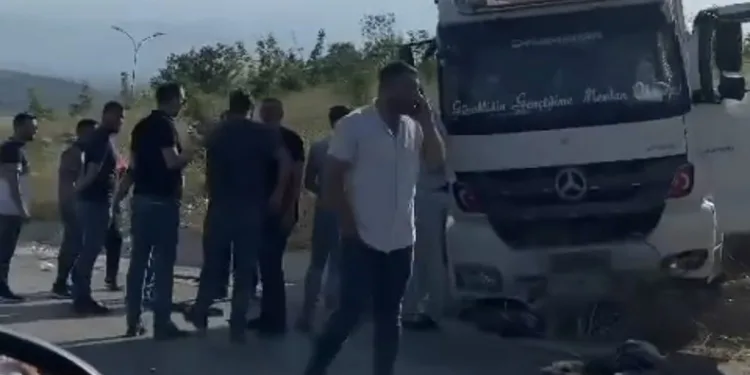 Bursa’da patlayan kamyon yoldan çıktı