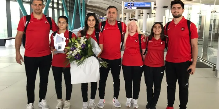 Dünya şampiyonu olan Genç Kadın GoalBall Milli Takımı, İstanbul’a geldi