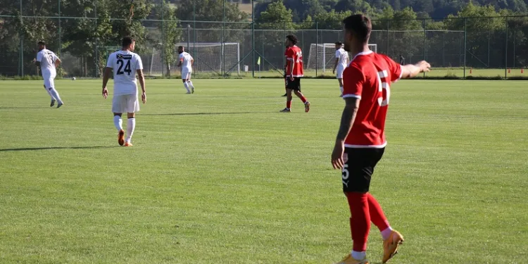 Pendikspor ile Çorum FK hazırlık maçında yenişemedi