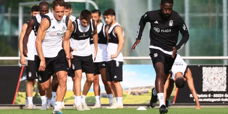 Beşiktaş, çift kale taktik maçı yaptı