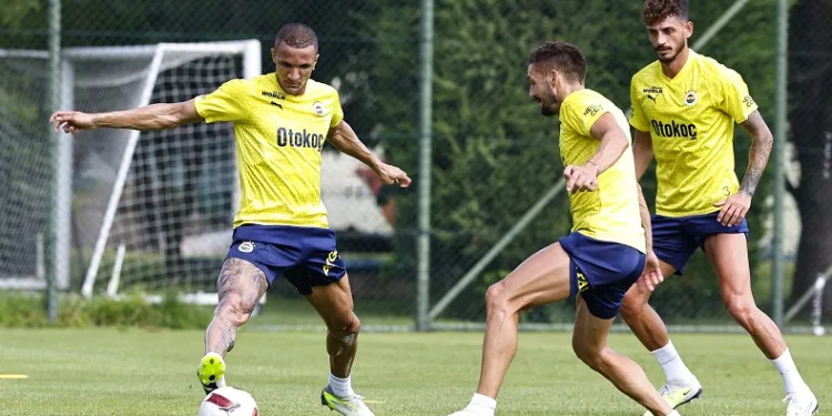 Fenerbahçe’de yeni transfer Rodrigo Becao, ilk antrenmanına çıktı