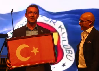 İzmir’den Ali Koç’a Kurtuluş Savaşı dönemi bayrağı