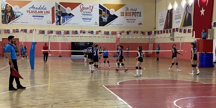 ANALİG voleybol yarı final müsabakaları başladı