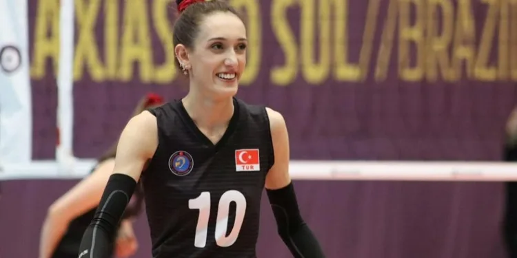 Milli yıldız Selinay Akçin, Manisa BBSK’de