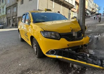 Taksi yayaların arasına daldı