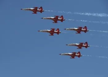 Türk Yıldızları yine nefesleri kesti