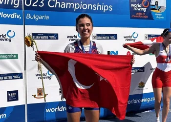 Kürekte kadınlardan büyük başarı