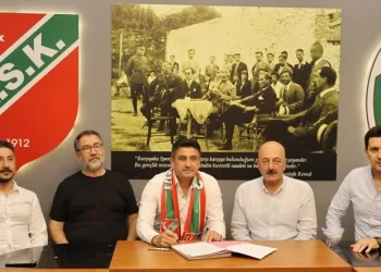 Karşıyaka’da Futbol Şube isyan etti