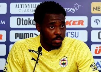 Bright Osayi-Samuel: “Şuan Fenerbahçe’nin futbolcusuyum, yapılan dedikoduları dinlemiyorum”