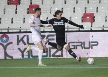 Altaylı Naderi, FC Tractor’e transfer oldu