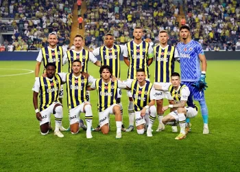 Fenerbahçe ilk resmi maçına taraftarı önünde çıktı