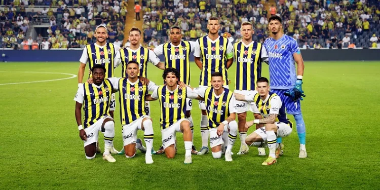 Fenerbahçe ilk resmi maçına taraftarı önünde çıktı